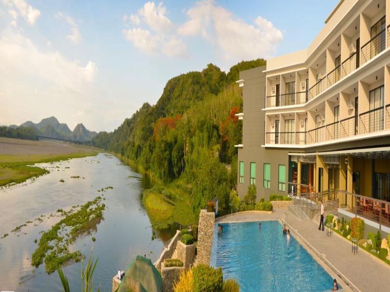 Rivermount Hotel and Resort
